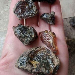 3/30- 2 pce Raw amber